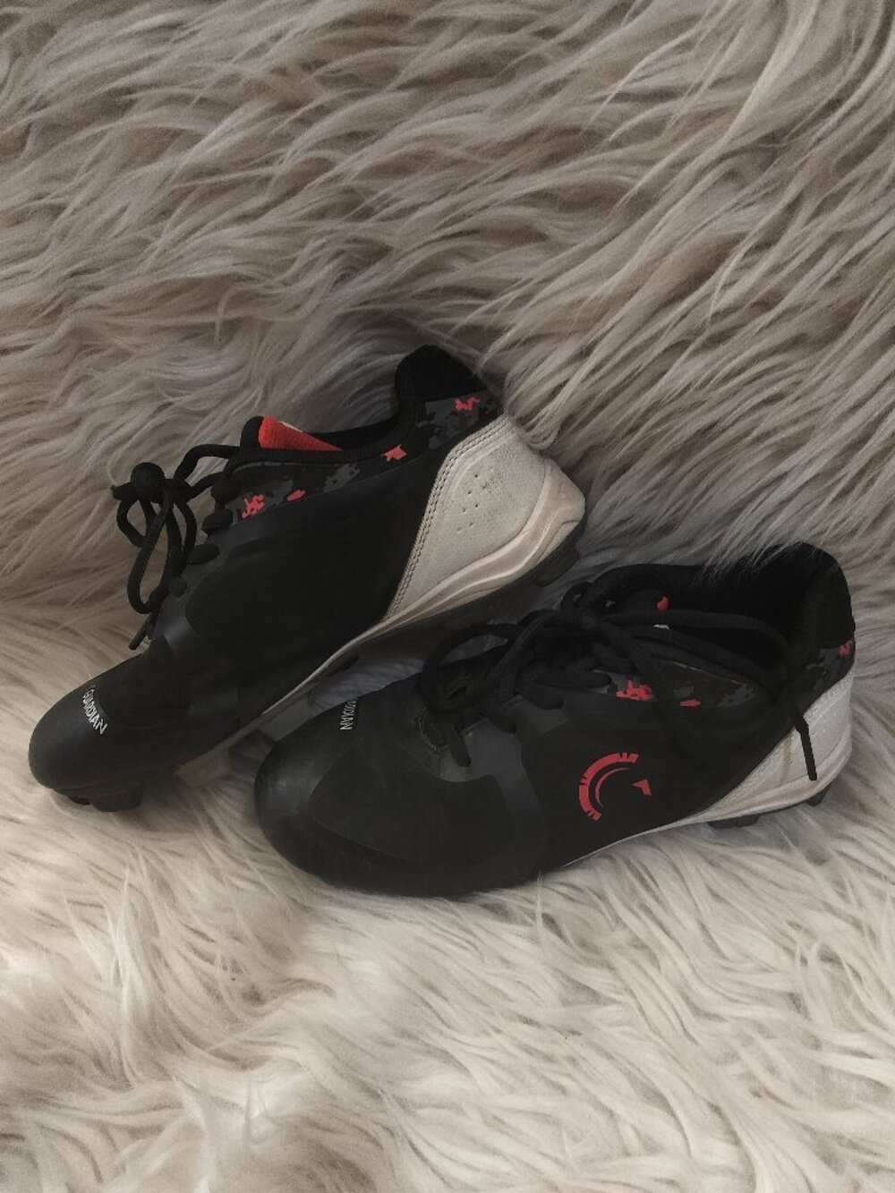 Guardian Strike Point Youth Size 4 Baseball Cleats